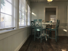 Rad's Cozy Cottage on Canal