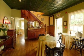 Agustin Inn