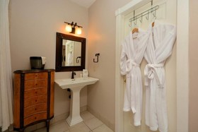 Agustin Inn