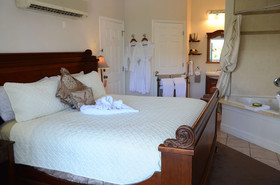 Victorian House B&B