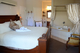 Victorian House B&B