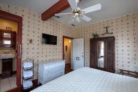 Victorian House B&B
