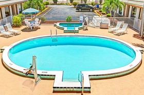 Days Inn by Wyndham St. Petersburg Central