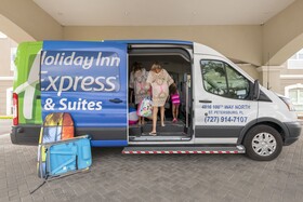 Holiday Inn Express & Suites St. Petersburg - Seminole Area