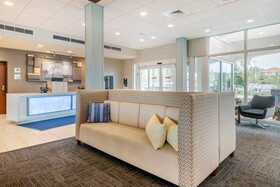 Holiday Inn Express & Suites St. Petersburg - Seminole Area