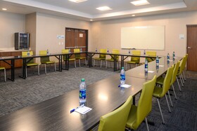 Holiday Inn Express & Suites St. Petersburg - Seminole Area