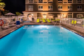 Holiday Inn Express & Suites St. Petersburg - Seminole Area