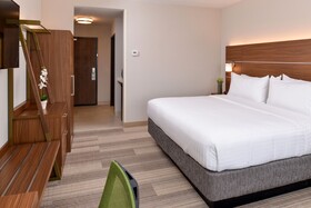 Holiday Inn Express & Suites St. Petersburg - Seminole Area