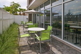 Holiday Inn Express & Suites St. Petersburg - Seminole Area