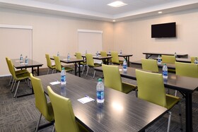 Holiday Inn Express & Suites St. Petersburg - Seminole Area