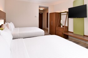 Holiday Inn Express & Suites St. Petersburg - Seminole Area