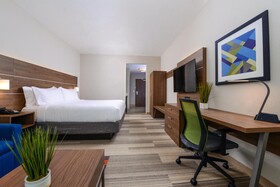 Holiday Inn Express & Suites St. Petersburg - Seminole Area