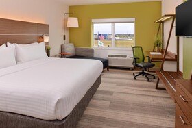 Holiday Inn Express & Suites St. Petersburg - Seminole Area