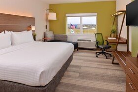 Holiday Inn Express & Suites St. Petersburg - Seminole Area