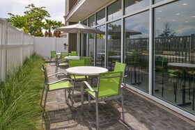 Holiday Inn Express & Suites St. Petersburg - Seminole Area