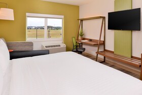Holiday Inn Express & Suites St. Petersburg - Seminole Area