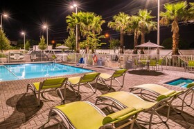 Holiday Inn Express & Suites St. Petersburg - Seminole Area