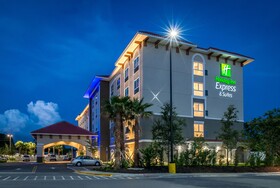 Holiday Inn Express & Suites St. Petersburg - Seminole Area