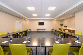 Holiday Inn Express & Suites St. Petersburg - Seminole Area