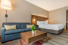 Holiday Inn Express & Suites St. Petersburg - Seminole Area