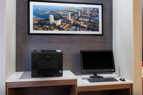 La Quinta Inn & Suites by Wyndham St. Petersburg Northeast