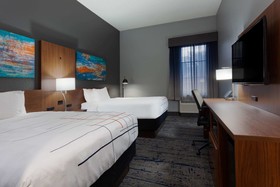 La Quinta Inn & Suites by Wyndham St. Petersburg Northeast
