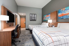 La Quinta Inn & Suites by Wyndham St. Petersburg Northeast