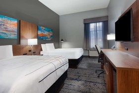 La Quinta Inn & Suites by Wyndham St. Petersburg Northeast