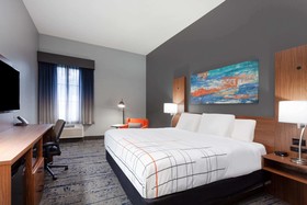 La Quinta Inn & Suites by Wyndham St. Petersburg Northeast