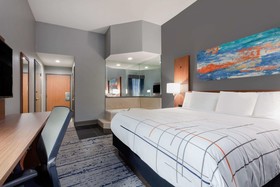 La Quinta Inn & Suites by Wyndham St. Petersburg Northeast