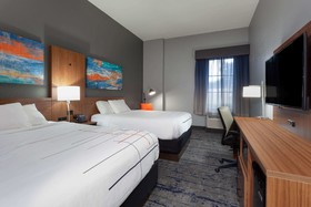 La Quinta Inn & Suites by Wyndham St. Petersburg Northeast