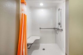 La Quinta Inn & Suites by Wyndham St. Petersburg Northeast