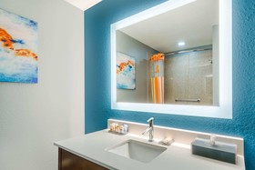 La Quinta Inn & Suites by Wyndham St. Petersburg Northeast