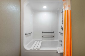 La Quinta Inn & Suites by Wyndham St. Petersburg Northeast