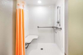 La Quinta Inn & Suites by Wyndham St. Petersburg Northeast
