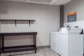 La Quinta Inn & Suites by Wyndham St. Petersburg Northeast
