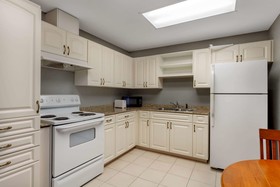La Quinta Inn & Suites by Wyndham St. Petersburg Northeast