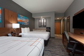 La Quinta Inn & Suites by Wyndham St. Petersburg Northeast