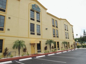 La Quinta Inn & Suites by Wyndham St. Petersburg Northeast