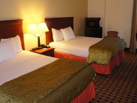 La Quinta Inn & Suites by Wyndham St. Petersburg Northeast