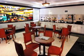 La Quinta Inn & Suites by Wyndham St. Petersburg Northeast