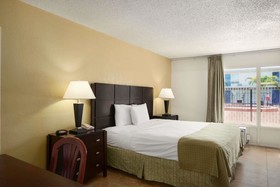 Days Inn by Wyndham St. Petersburg / Tampa Bay Area