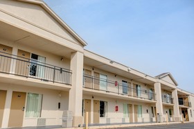 Days Inn by Wyndham St. Petersburg / Tampa Bay Area