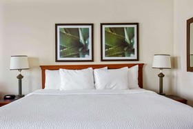 La Quinta Inn & Suites by Wyndham Sawgrass