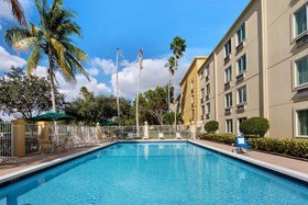 La Quinta Inn & Suites by Wyndham Sawgrass
