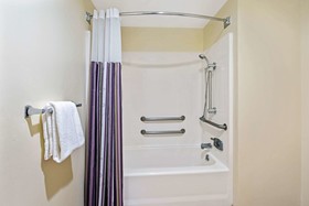 La Quinta Inn & Suites by Wyndham Sawgrass