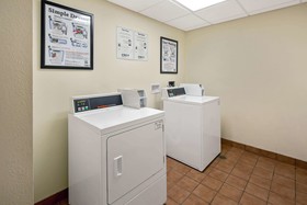 La Quinta Inn & Suites by Wyndham Sawgrass