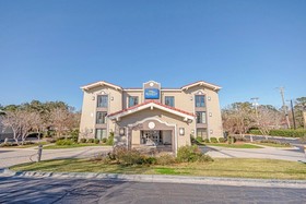Casa Bella Inn & Suites