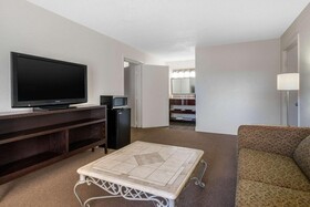 Econo Lodge Airport at RJ Stadium