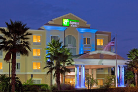 Holiday Inn Express & Suites Tampa - I-75 @ Bruce B. Downs